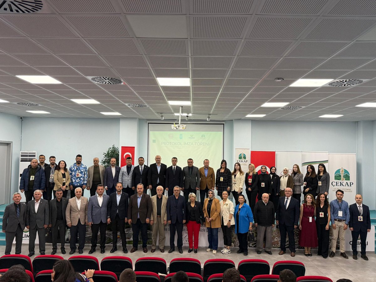CilimliProje's tweet photo. Kaymakamımız Sn. Furkan ALPAY, Belediye Başkanı Sn. Yılmaz YILDIZ ve İl Milli Eğitim Müdürü Sn. Emrullah AYDIN'ın katılımlarıyla Çilimli Eğitimde Kalkınma Projesi (ÇEKAP) kapsamında düzenlenen protokol imza törenine katıldı.
@ValiSelcukAslan https://t.co/TYEI4NV7KG