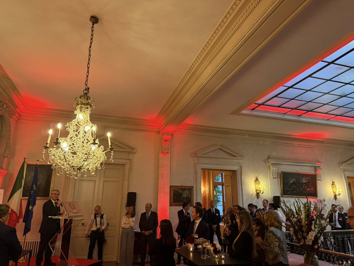 🇮🇹 At the Generali reception at the Italian Embassy, ​​I had the opportunity to talk with business and political representatives about the challenges facing Europe and the future of financial stability.
🇧🇬Financial and insurance markets are an integral part of the European