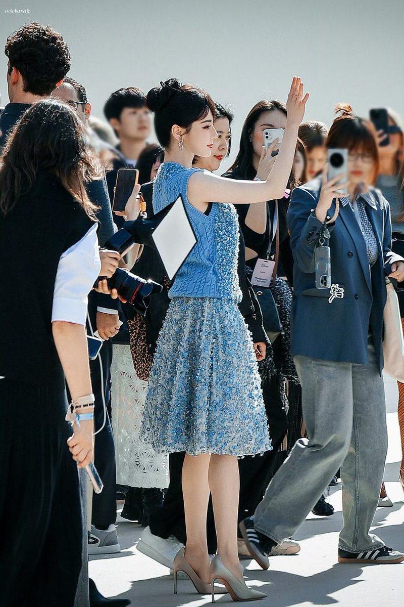 ขนาดโบกมือ องศาของแขนยังเป๊ะ งามสง่าสมเป็นสาว Dior

#DilrabaDiorSS26
DILRABA DIOR PFW25
#DiorSS26 #Dilraba #ตี๋ลี่เร่อปา