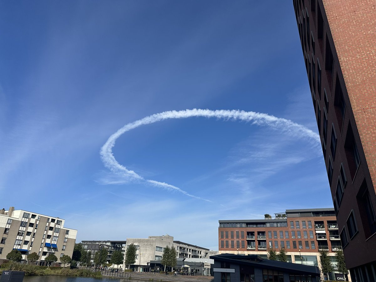 Is allemaal complottheorie joh!

Duidelijker wordt het niet