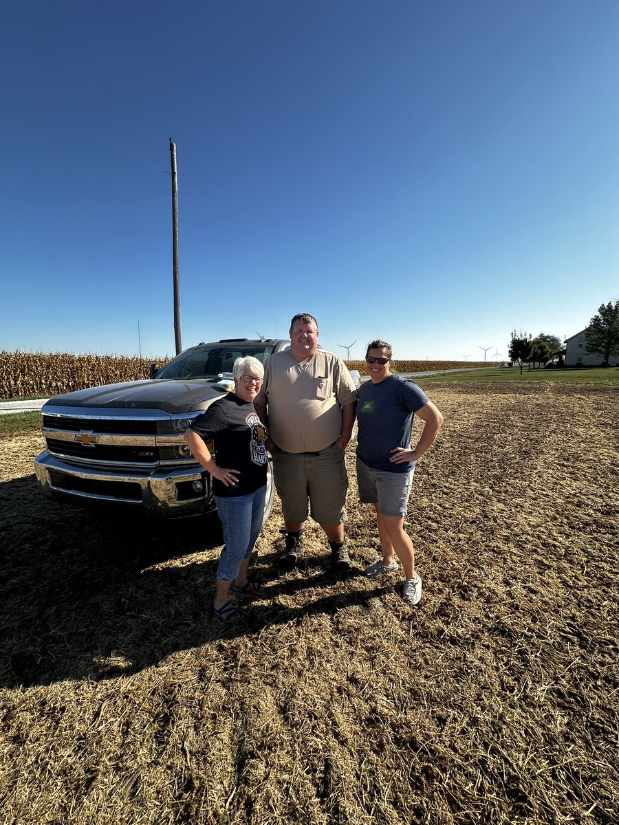 MandyHall76's tweet photo. BINGO IN 4 CORNERS🙌🙌

We love fall and are working hard on Harvest 25 and our Pioneer Bingo game!  @PioneerSeeds @LandmarkAgLLC #harvestbingo25 #plantpioneer25 https://t.co/gw24Xlx5aq