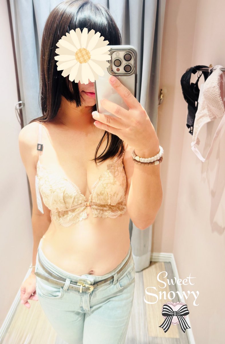 Sweet Snowy tweet media