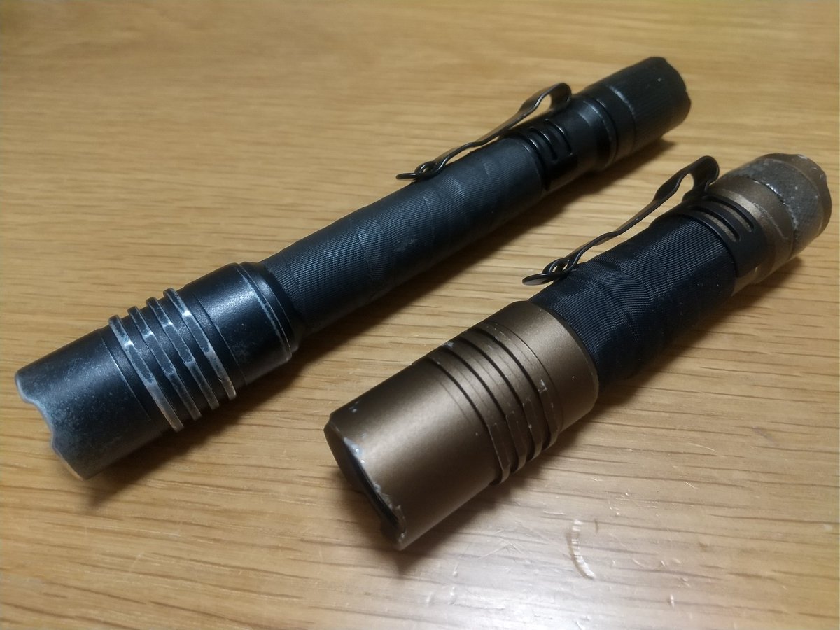 warpfin's tweet photo. protac 1L-1AA
あのヘナチョコ双方向クリップが唯一許せない欠点なので旧作の頑強なprotac1L/2L用ポケットクリップを取り寄せ装着。

⚫️曲がらない！！
⚫️抜け落ちない！！
⚫️握りやすい！！
⚫️無駄がない！！

H2TカスタムモデルをEDC使用する土壌が出来てきた。

#streamlightstrong https://t.co/4UDB2LnXXf