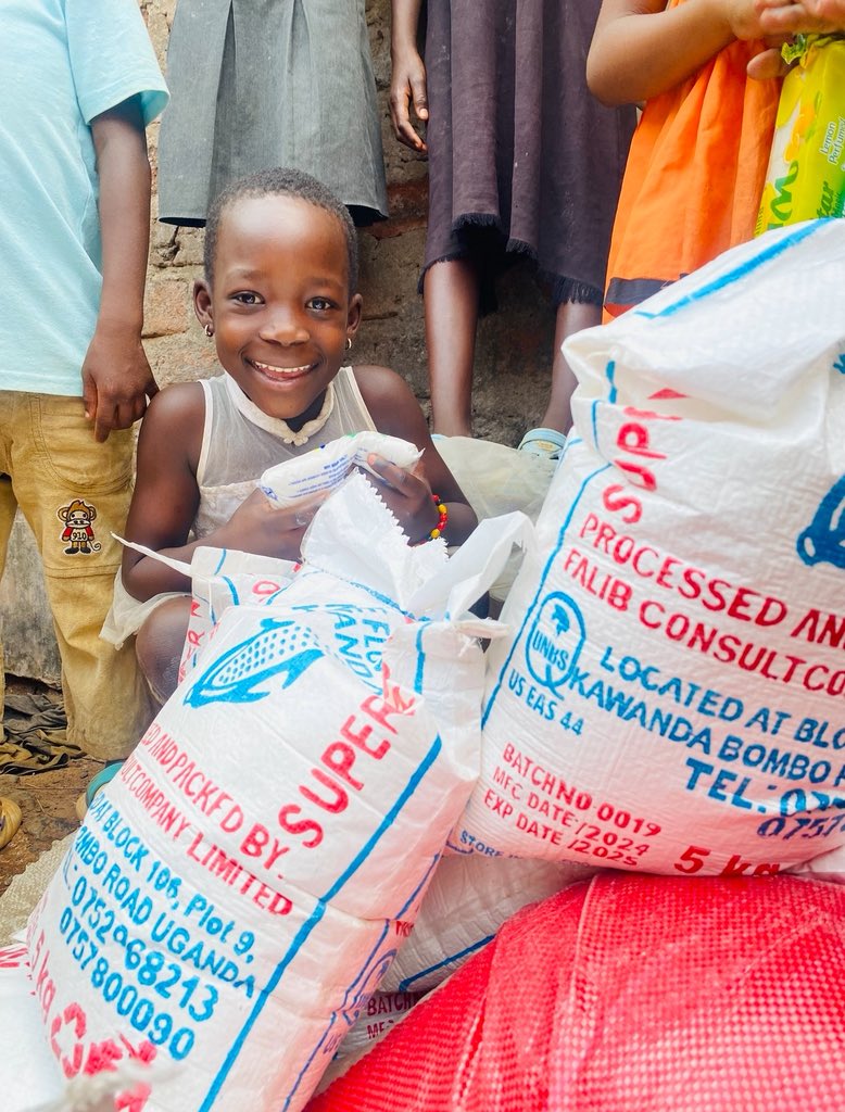 Philimonkp's tweet image. A HEARTFELT THANK YOU 🙏
We're overflowing with gratitude 🙏! God has truly blessed us with a caring donor who helped us stock up on weekly food 🍞. And thanks to your kindness, we were able to save $90 also towards our land project 🌟. Our children are beaming with joy 😊.…