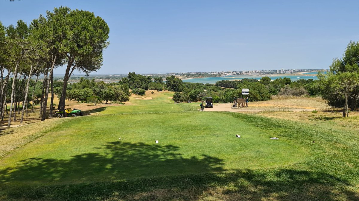 Palmares Ocean Living &amp; Golf : l’excellence sur les greens d’Algarve

Pour lire l'article, swing-feminin.com/palmares-ocean…

#PalmaresGolf #GolfAlgarve #GolfPortugal #RobertTrentJonesJr #LinksGolf #LuxuryGolfResort #GolfArchitecture #GolfEurope #GolfAndSea  #GolfSustainability