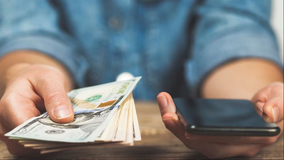 jorgekurrle's tweet image. Desconcierto entre las #billeteras #virtuales por la postura del #Banco #Central que les impide vender dólar oficial 

En medio de la tensión del mercado de cambios que volvió a impulsar al dólar, el Banco Central impulsó que las billeteras virtuales dejen de vender dólar oficial