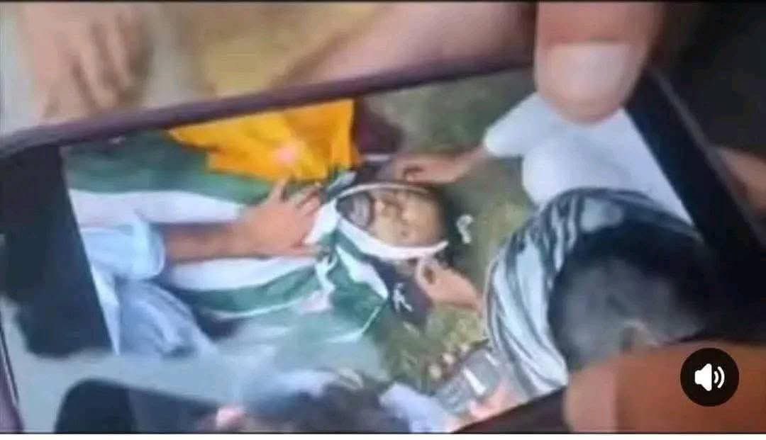 SmIbrahimAdv1's tweet photo. یاست جموں و کشمیر کے عوام اس وقت نہایت مشکل حالات سے گزر رہے ہیں۔ انٹرنیٹ بندش اور ریاستی جبر نے انہیں دنیا سے کاٹ کر رکھ دیا ہے۔
دنیا بھر میں موجود کشمیری اور انصاف پسند لوگ مظاہروں کا اہتمام کریں اور اپنی آواز بلند کریں۔
 جموں و کشمیر کے مظلوم عوام کے ساتھ کھڑے ہوں https://t.co/s6usp7xdwS