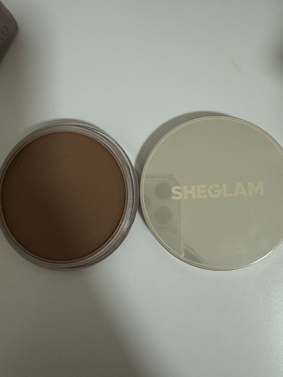 yuyeonfrv's tweet photo. Sheglam bronzer ✅
100฿ https://t.co/8sx0Tim0vm
