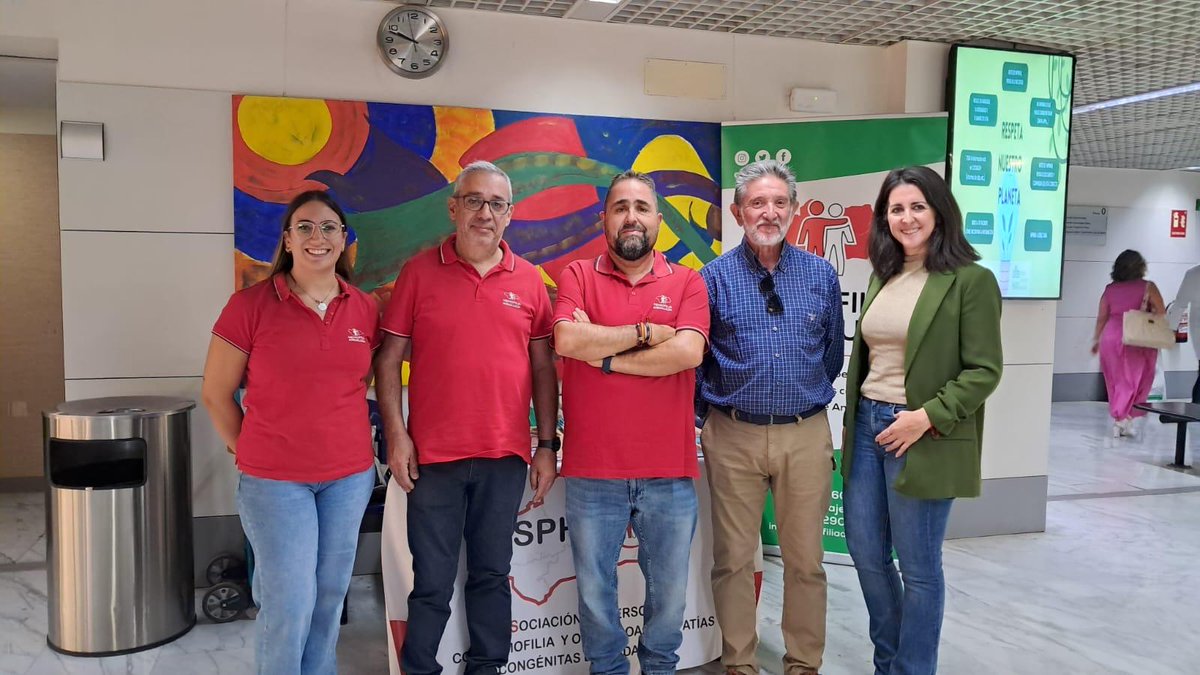 Estos días colaboramos con <a href="/hemoandalucia/">Hemofilia Andalucía</a> y su programa HemoInfo, mesas informativas sobre enfermedades raras como la #hemofilia o la Trombocitopenia Inmune Primaria (#PTI). Os compartimos imágenes de esta actividad en el <a href="/HUReinaSofia/">Hospital Universitario Reina Sofía</a>.
#SaludSinBarreras #MoviéndonosJuntos