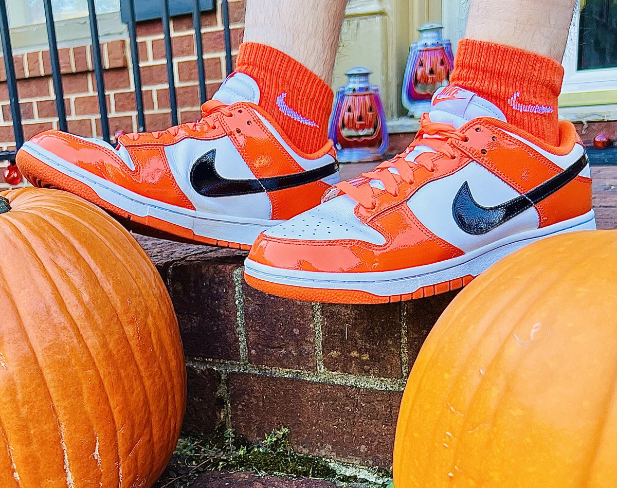 WinstonSalemTJs's tweet image. The Halloween season has officially begun! Nike Patent Halloween Dunks on foot today!🎃💀🦇👻@nikestore #Dunksfordays #yoursneakersaredope #SNKRS #KOTD #wearyoursneakers #sneakerhead #PhotographyIsArt #snkrskickscheck