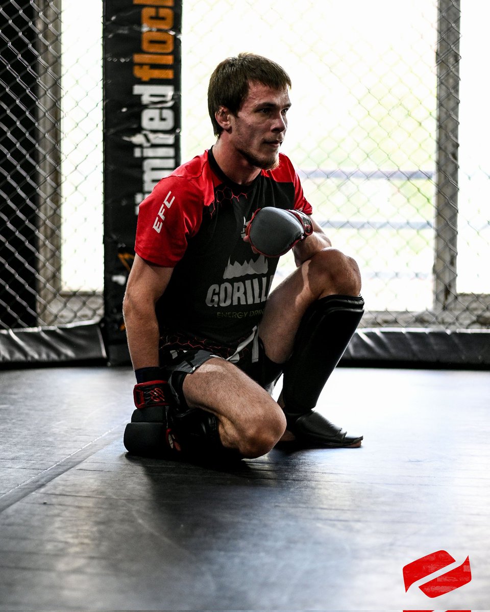 mmafactory_fr's tweet photo. Le 25 octobre en ligne de mire ! 🎯 

Le retour à la compétition de Magomed Khasuev au @AeonFCmma approche à grands pas. 🔥 

Sous l'œil de Franck, il est déjà prêt à briller, venez le soutenir à Pau ! 👊 

#MMAFactory https://t.co/3fjSaelTID