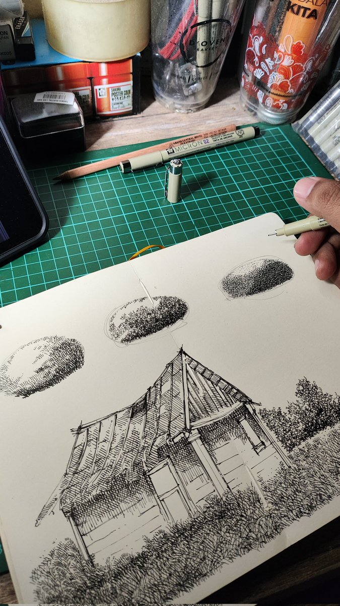 mid181195's tweet photo. Bushes drawing with pointiosm technique #midsketcher #sketch #drawing #bushes #pigmamicron https://t.co/okPXrUIVS5