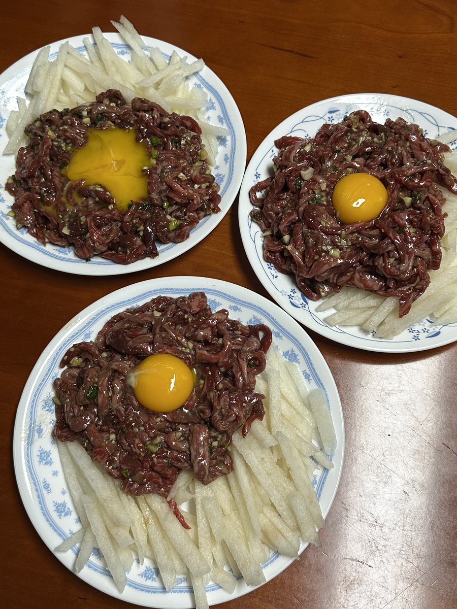 yum__finder's tweet photo. 요즘 날 살게하는 음식
아빠가 무쳐주는 육회.. https://t.co/bicActQeUS