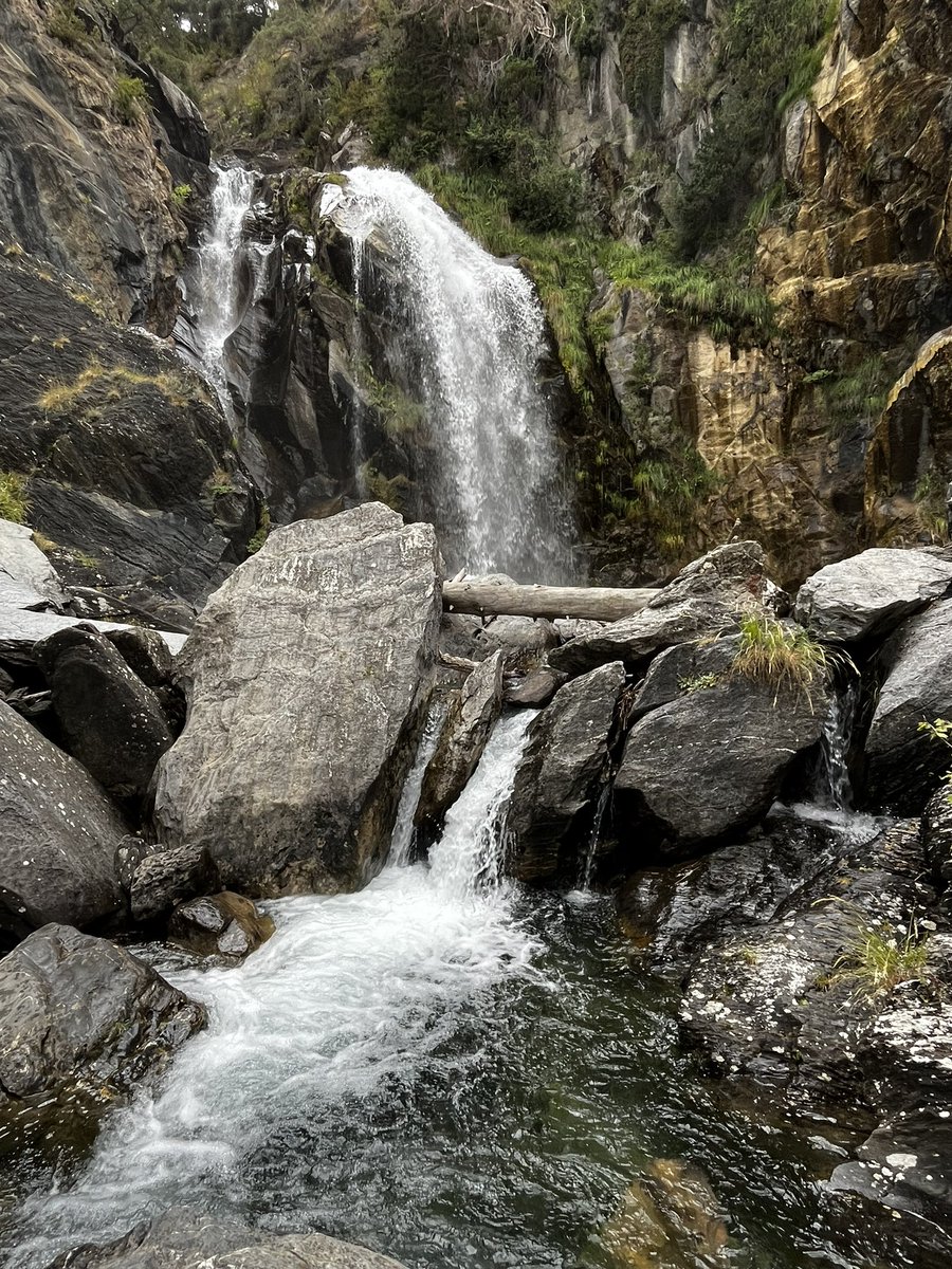 🆕 ¡Nuevo post! 🆕

Si quieres hacer una excursión bonita y fácil en los Pirineos de Huesca, te recomendamos acercarte al Salto de Sallent de Gállego. 💦 

➡️ bit.ly/4o06TQq ⬅️

#pirineos 
#saltodesallentdegállego