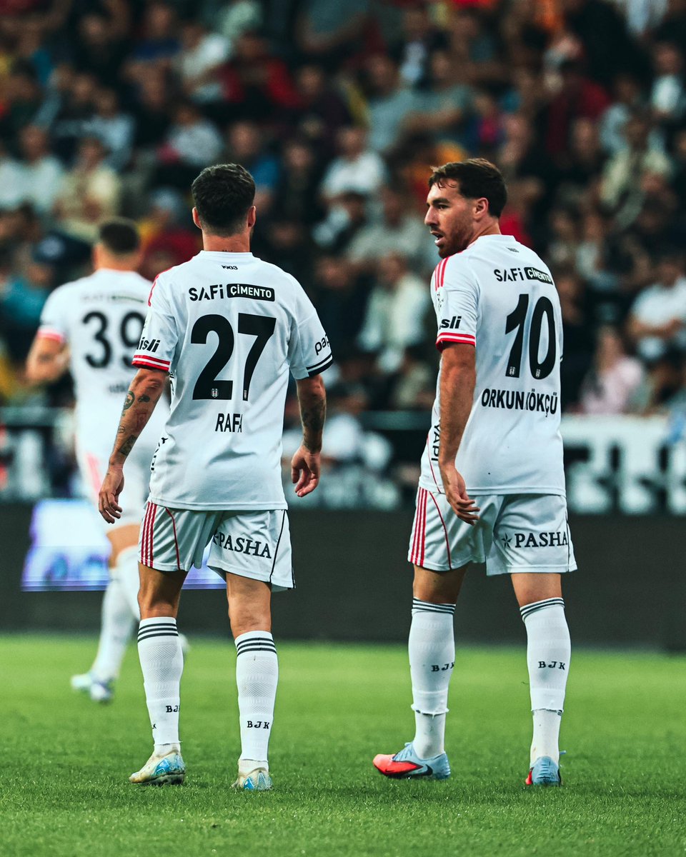 🚨 Transfermarkt denen yandaş site, ligin en formda oyuncusu Rafa Silva ve Liverpool’un talip olup alamadığı Orkun Kökçü’nün değerini düşüşte olarak paylaşmış.

Kansızsınız, namussuzsunuz, şerefsizsiniz.