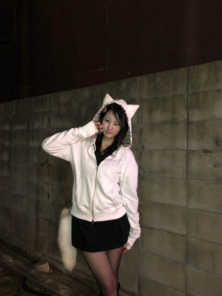 후드집업이랑 키링 신상이에요…..