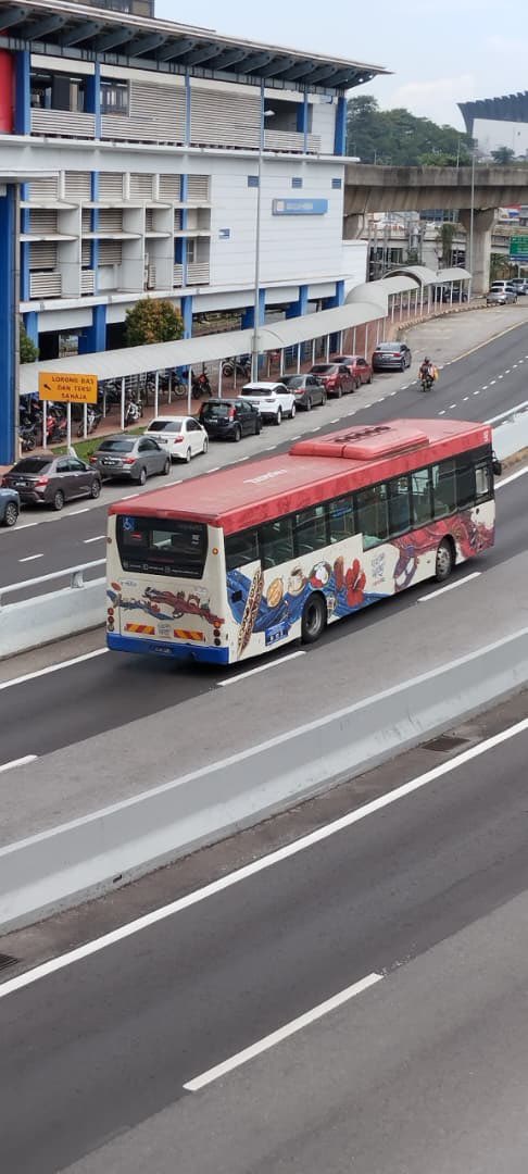 kymioflario's tweet photo. Until today, as the artist of the design i havent got the chance to actually see and take photo with this bus yet. Can we @klsketchnation members have a sketchwalk session to sketch this @locco_my Keretapisarong25 bus together somewhere pleasee @myrapidkl 🥹🥹✨✨✨ https://t.co/KSkMixNY4p