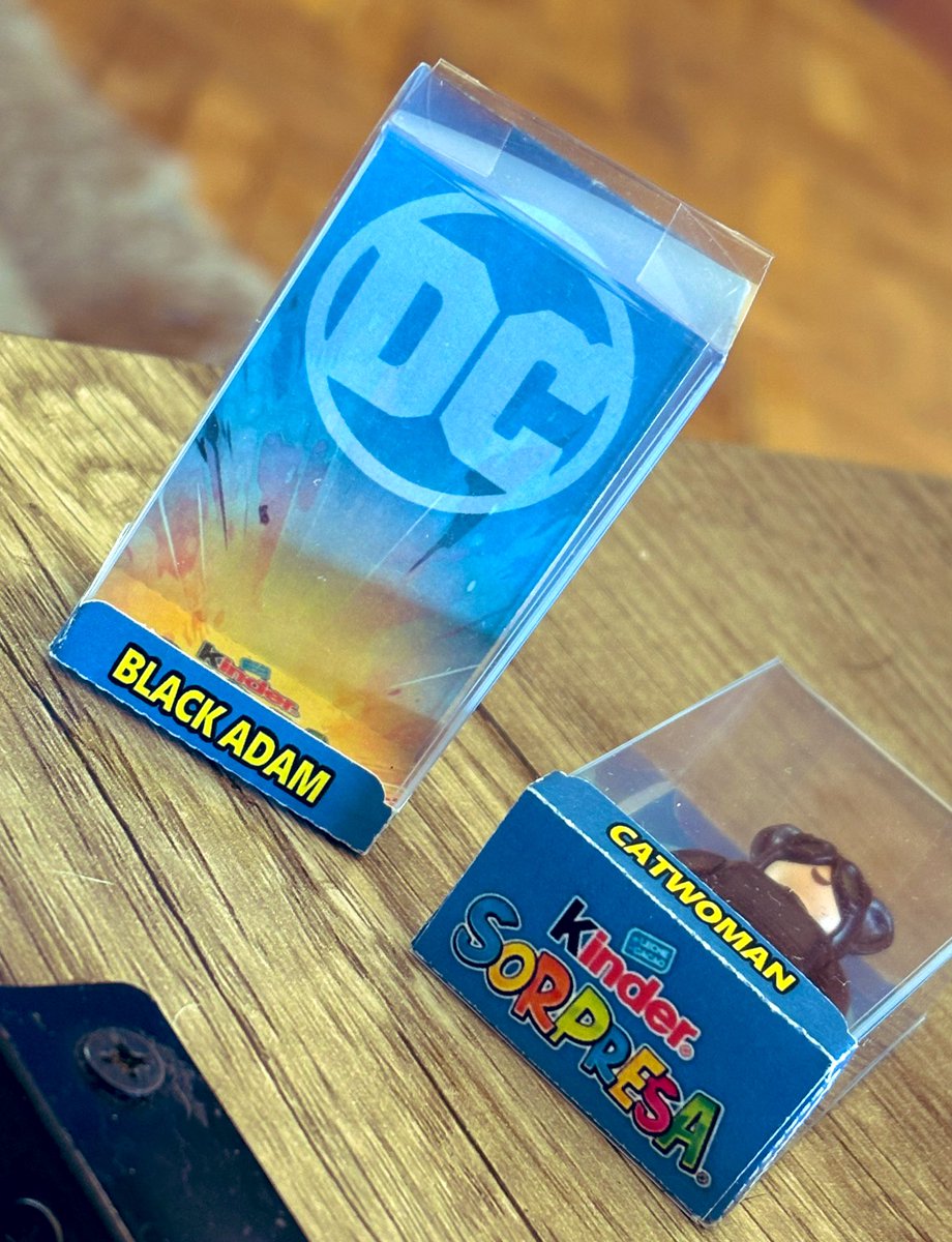 Me han hecho unas cajitas super monas para guardar la colección de los playmobil de kinder 😍😍  Son una pasada no les faltan detalle me encantan ! Directas a la estantería 👌🏼🫶