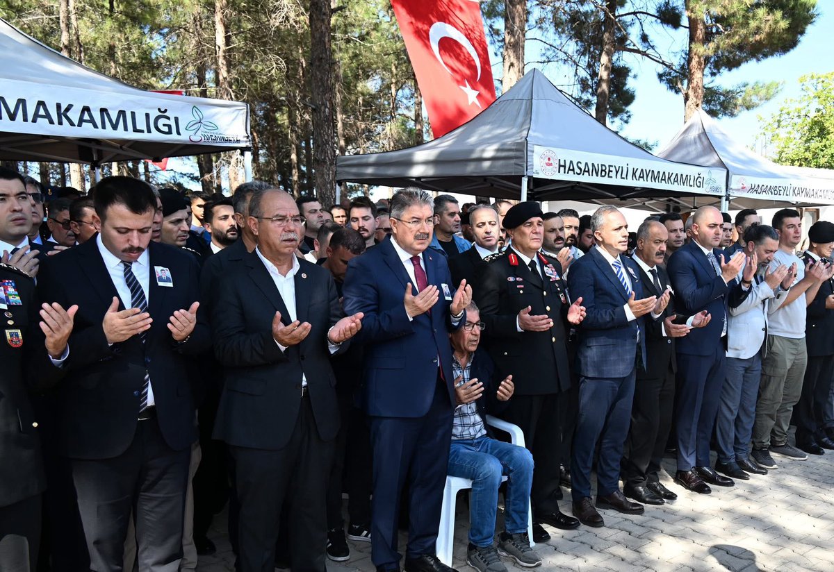 Şehit Jandarma Astsubay Kemal Özgür, Osmaniye’nin Hasanbeyli ilçesinde Son Yolculuğuna Uğurlandı

Aksaray’da görevi başında şehit olan Jandarma Astsubay Kemal Özgür, memleketi Osmaniye’nin Hasanbeyli ilçesinde gözyaşları ve dualarla toprağa verildi.