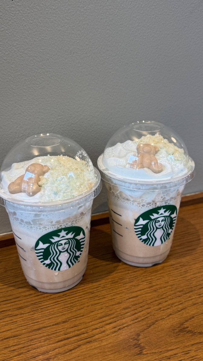 renampme's tweet image. 本日もご来場ありがとうございました！
バックステージがおばけでいっぱいでとっても可愛くなっていました👻
そして本番前にスタバをモバイルオーダーしたら、間違えて2杯頼んでしまう失態をしましたが、劇場で最初に会った方にプレゼントして笑顔をもらえたので幸せhappy満タンでした！！…