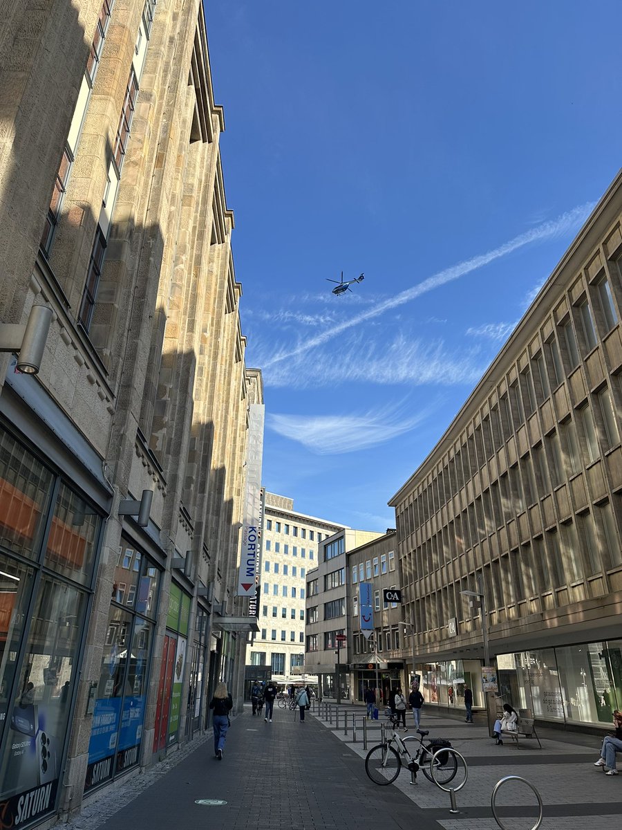 Jakobvflbo's tweet image. In #Bochum kreist ein #Polizei #Hubschrauber über der Innenstadt. Weiß jemand mehr?