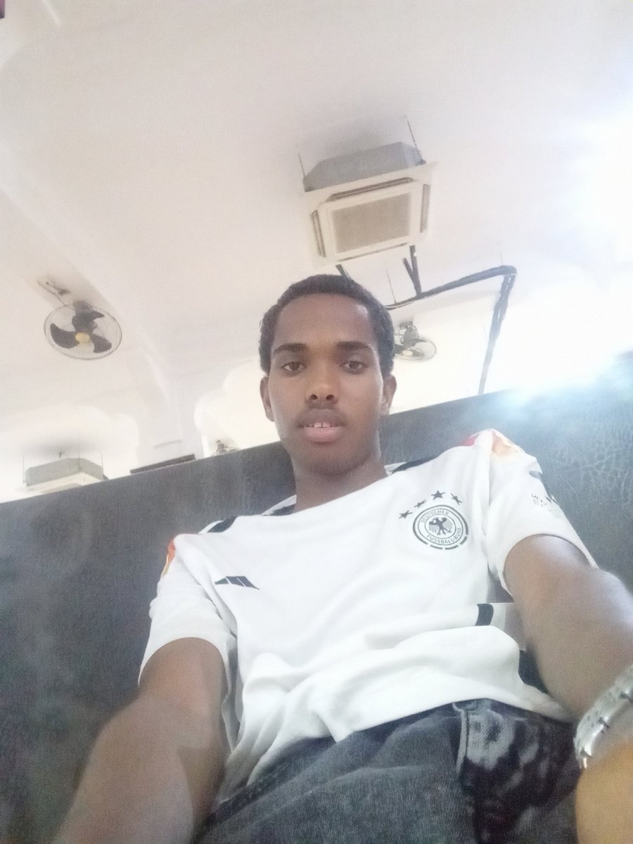 __SHARIIF's tweet photo. At Abi Hureyra mosque—my favourite Mosque in Mogadishu. May God protect the builder of this Mosque. Whenever I enter  this mosque,the first thing I remember is the year 2017,while I was studying a Quran school in Mogadishu. I used to visit it every Friday. https://t.co/oA8a9gHQPP