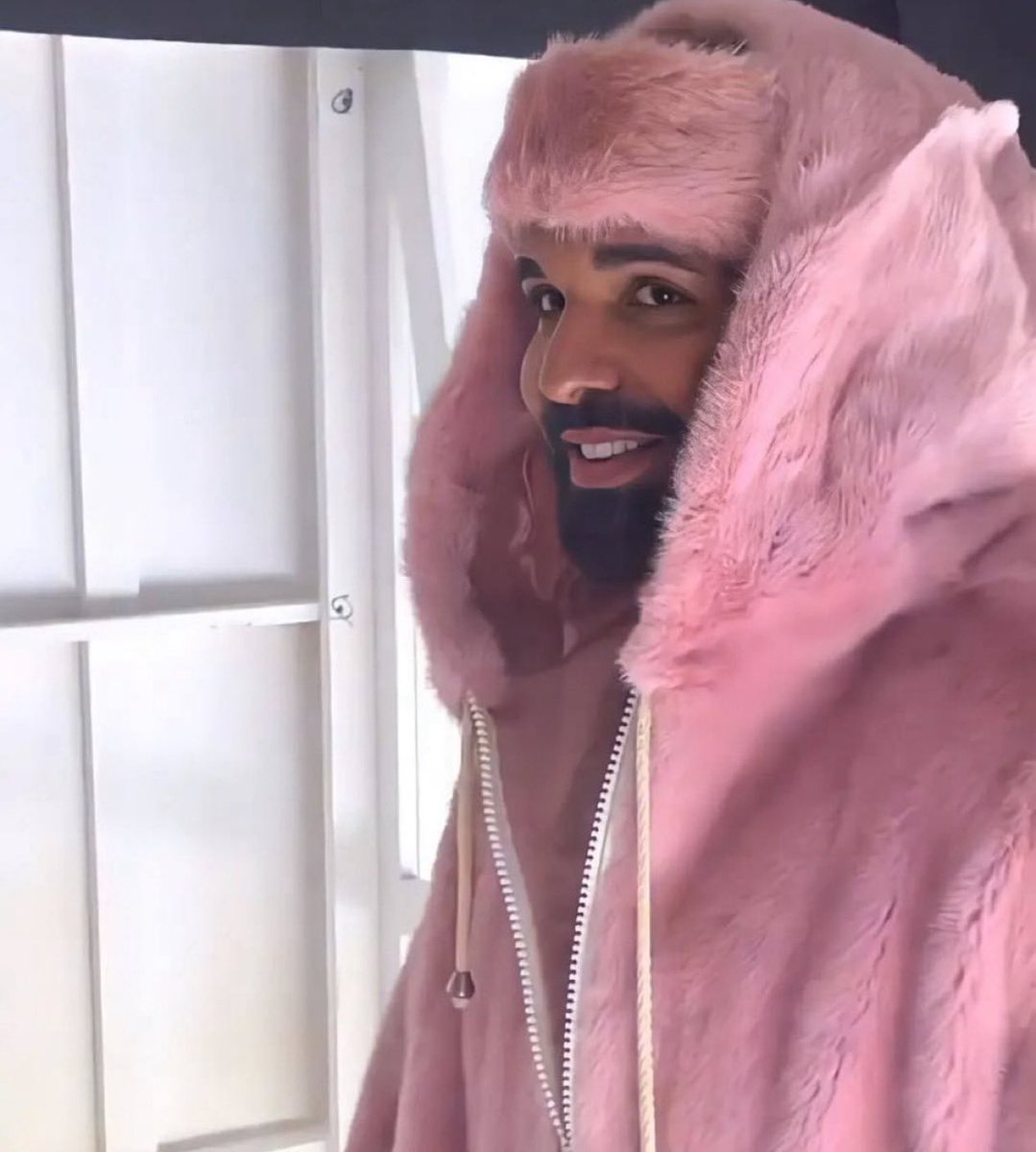 CourtneySMoon1's tweet photo. Happy Draketober 💜💜 https://t.co/OA8tjroAL1