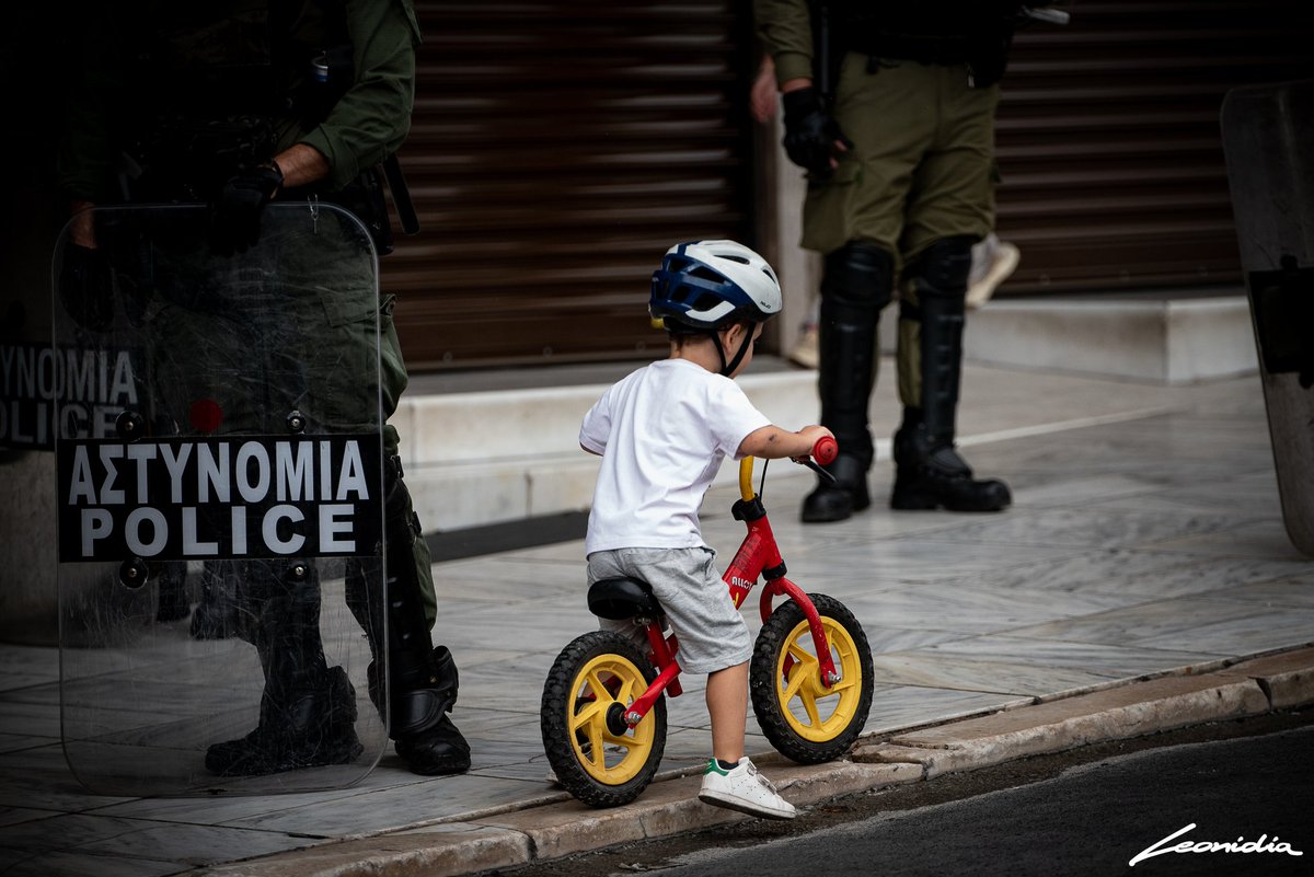 Lewnidia's tweet photo. 01/10/25 γενική απεργία 
#athens #greece #generastrike #απεργια #γενικη_απεργια #antireport https://t.co/Dwg0zwmTs3
