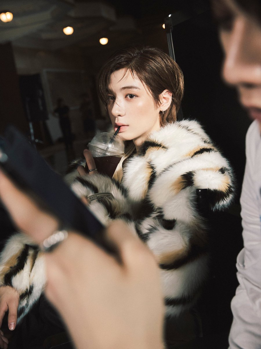wenoscene's tweet photo. This diva #needthatsoeffingbad
https://t.co/ioy50Ihd0P