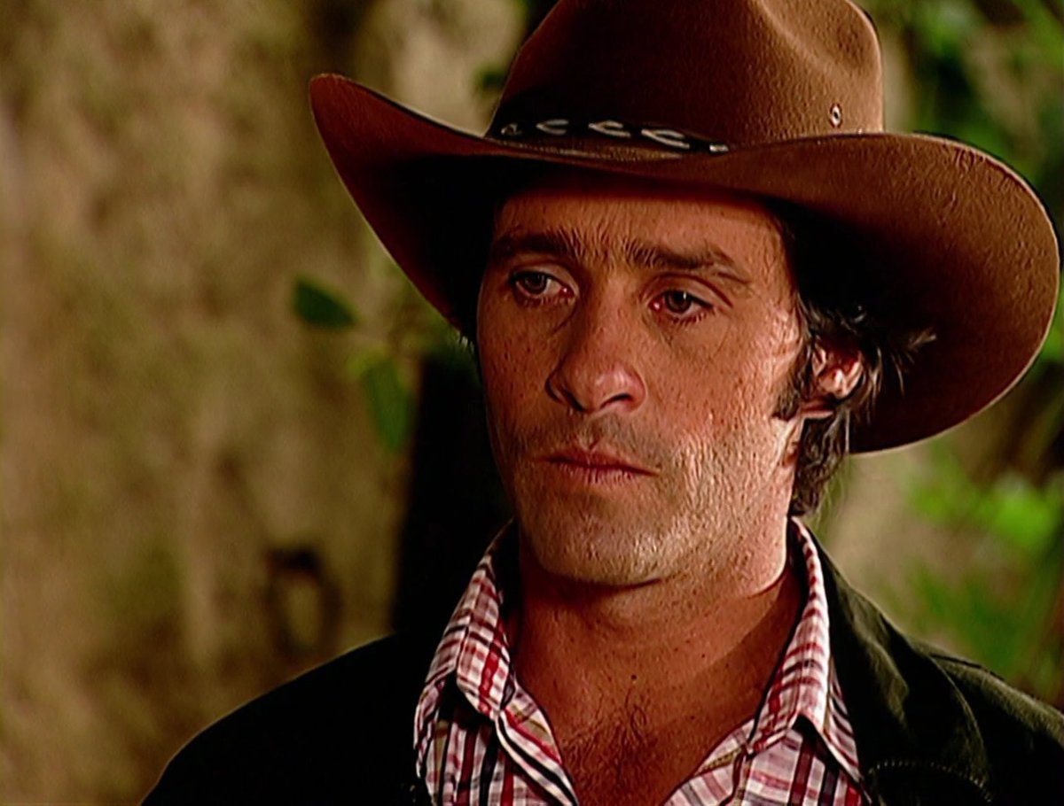 PasdeGavilanes's tweet photo. #PasiónDeGavilanes #PDG83 Fernando decide guardarse la información por el momento hasta que pueda sacarle provecho. https://t.co/OHUf1PzZgE