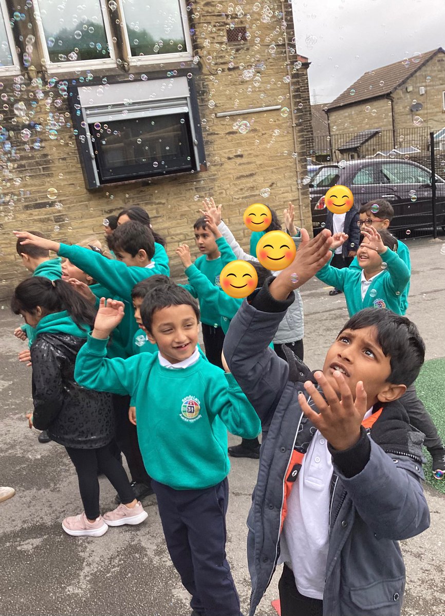 This week Poplar as a class have hit over 500 dojos, we celebrated with a bubble party! 🫧 The children had the best time chasing, popping, and dancing in the bubbles.