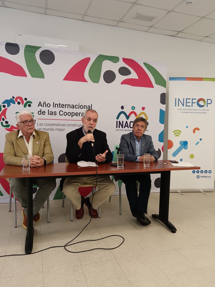 Cudecoop_uy's tweet photo. #Ahora en la sede de @inacoop presentación de investigaciones en el marco del #Procoop https://t.co/0y28fVG82T