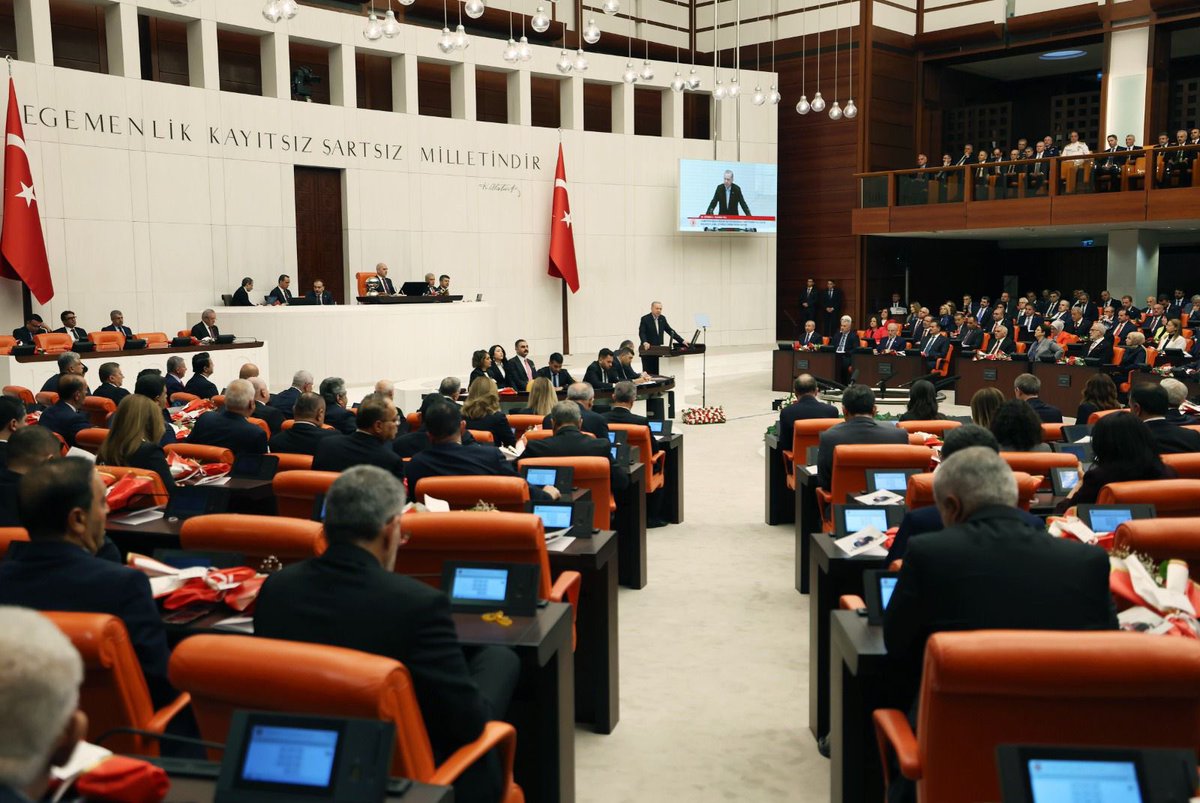 BY's tweet photo. Gazi Meclis’imizin 28. Dönem 4. Yasama Yılı hayırlı olsun.

Tüm milletvekillerimize çalışmalarında kolaylıklar diliyorum. https://t.co/aSHXtPxegp
