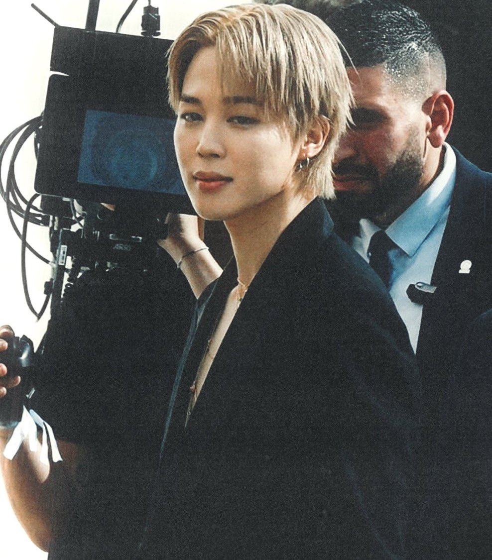 cvntykm's tweet photo. JIMIN IS SO BEAUTIFUL 😭😭😭 https://t.co/Q1GWj86XDL