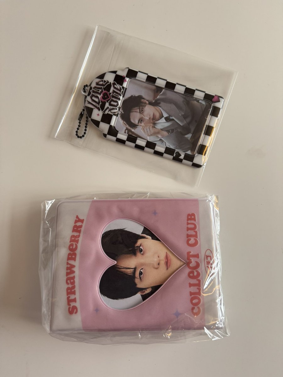 Hi guys! From about 3pm I’m gonna be in the mint cafe in the o2 giving out the freebies for Nflying concert in London! Hope to see you there <3