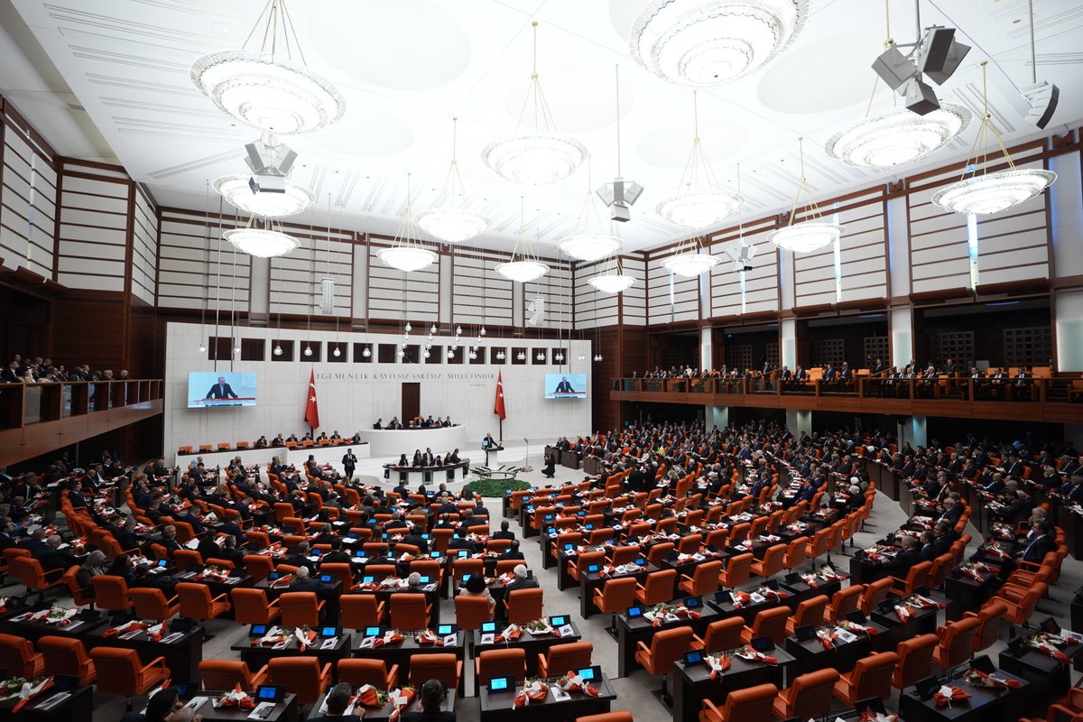 Cumhurbaşkanımız Sayın <a href="/RTErdogan/">Recep Tayyip Erdoğan</a>'ın, Genel Kurul’a hitaplarıyla Türkiye Büyük Millet Meclisimizin 28. Dönem 4. Yasama Yılı açılışı gerçekleştirildi. 

Millî irademizin tecelligâhı olan Gazi Meclisimizin yeni yasama yılında yapacağı çalışmaların ülkemiz ve milletimiz için