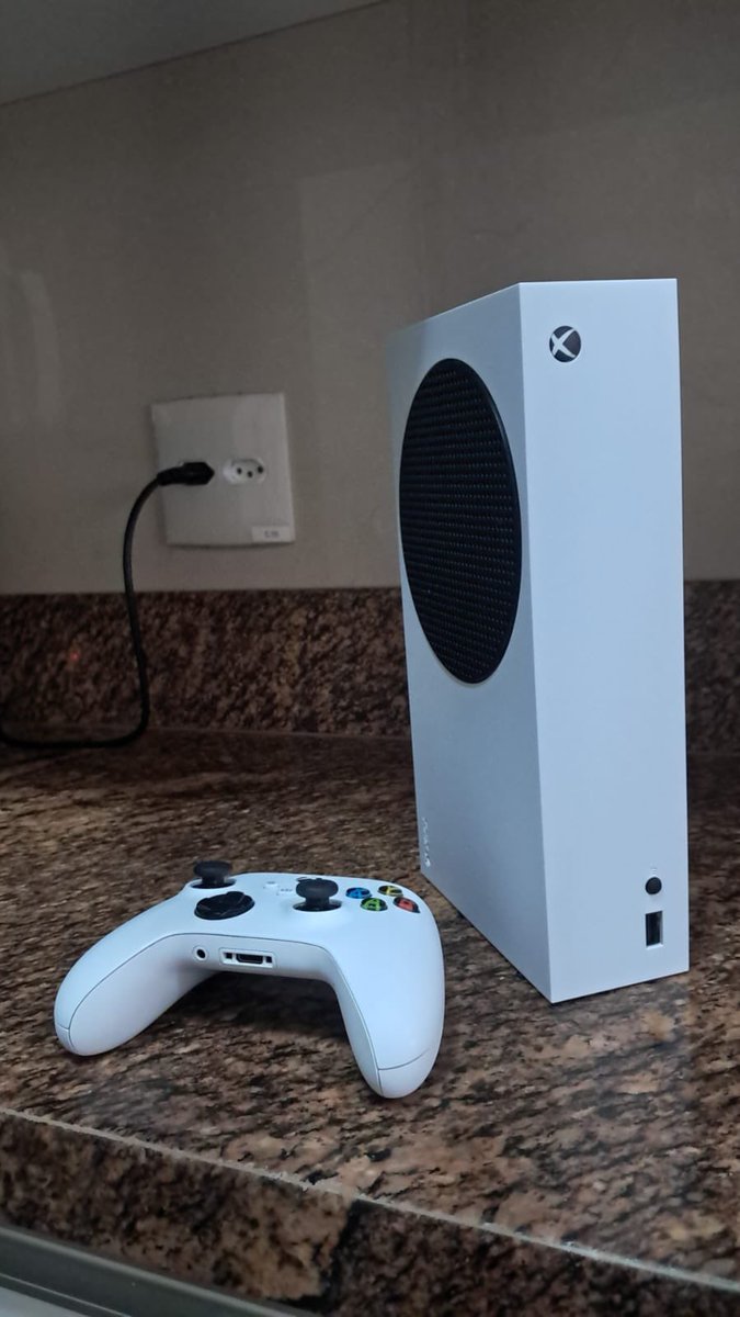 O turma to com esse Xbox Series S pra vender aqui!! Quem tiver interessado me chama 🔥