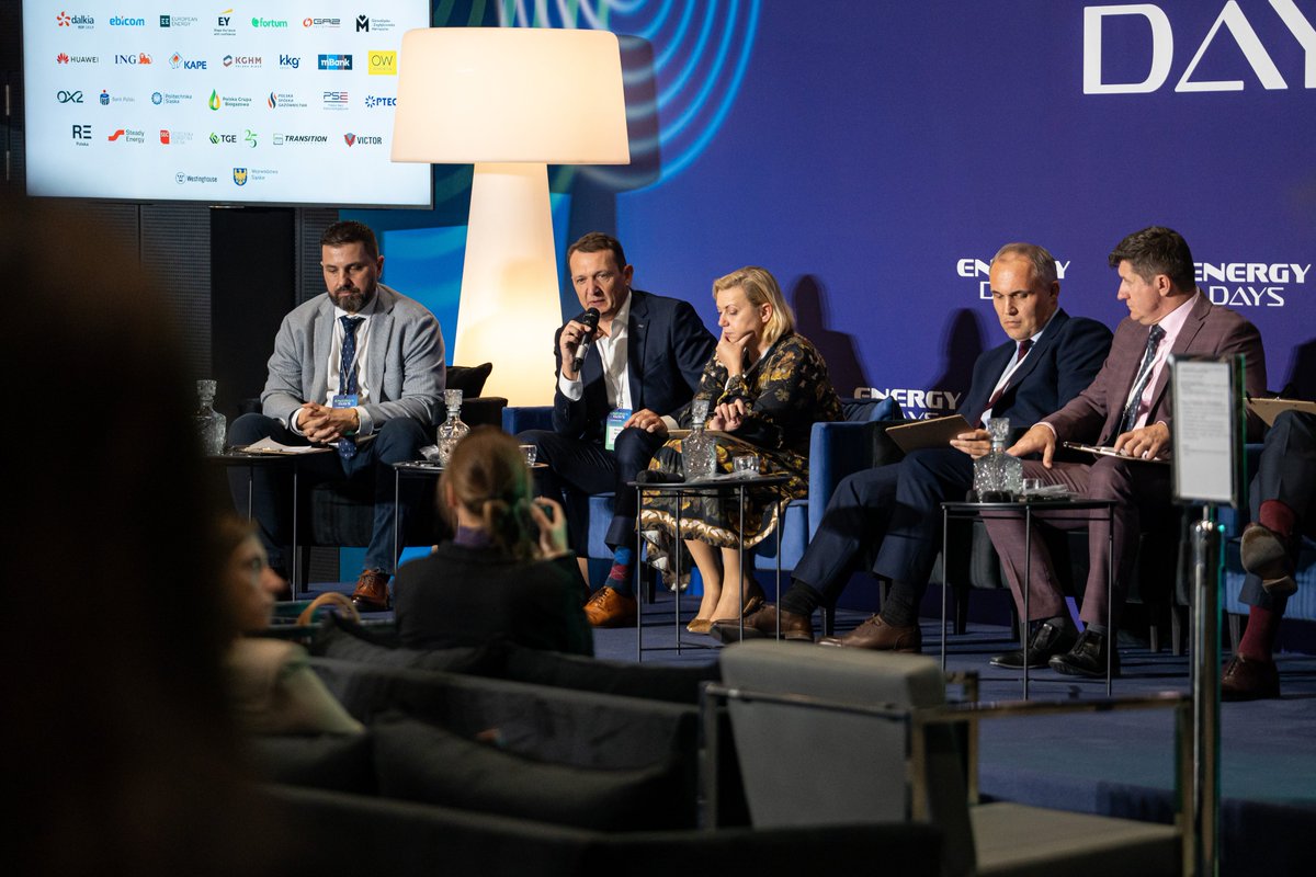 PTEC_'s tweet image. 💬 Dziękujemy panelistom dyskusji „Ciepłownictwo w obliczu wyzwań” podczas #Energy_Days w Katowicach!🔥⚡ Rozmawialiśmy o kondycji sektora, potencjale #sectorcoupling, inwestycjach, regulacjach i kierunkach dekarbonizacji #Katowice #PTEC #ciepłownictwo #dekarbonizacja #energetyka