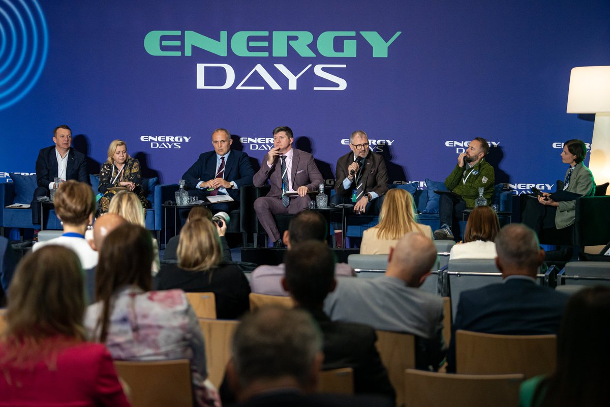 PTEC_'s tweet image. 💬 Dziękujemy panelistom dyskusji „Ciepłownictwo w obliczu wyzwań” podczas #Energy_Days w Katowicach!🔥⚡ Rozmawialiśmy o kondycji sektora, potencjale #sectorcoupling, inwestycjach, regulacjach i kierunkach dekarbonizacji #Katowice #PTEC #ciepłownictwo #dekarbonizacja #energetyka