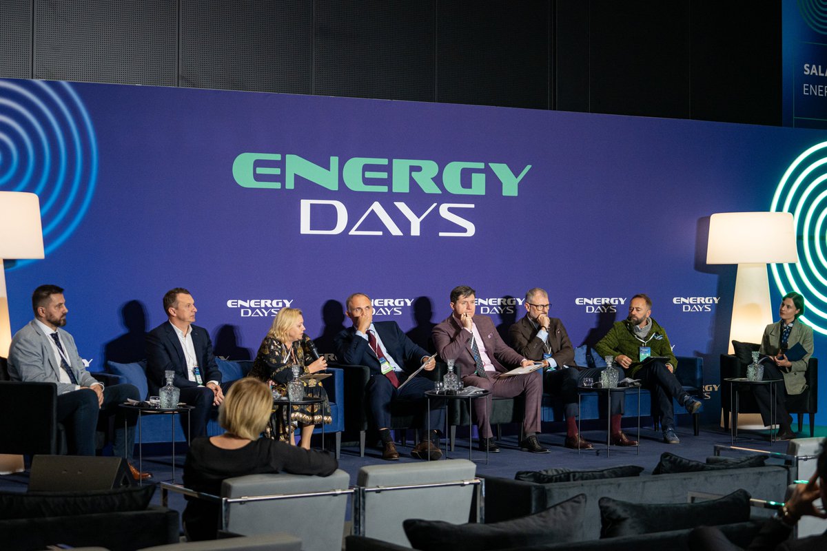 PTEC_'s tweet image. 💬 Dziękujemy panelistom dyskusji „Ciepłownictwo w obliczu wyzwań” podczas #Energy_Days w Katowicach!🔥⚡ Rozmawialiśmy o kondycji sektora, potencjale #sectorcoupling, inwestycjach, regulacjach i kierunkach dekarbonizacji #Katowice #PTEC #ciepłownictwo #dekarbonizacja #energetyka