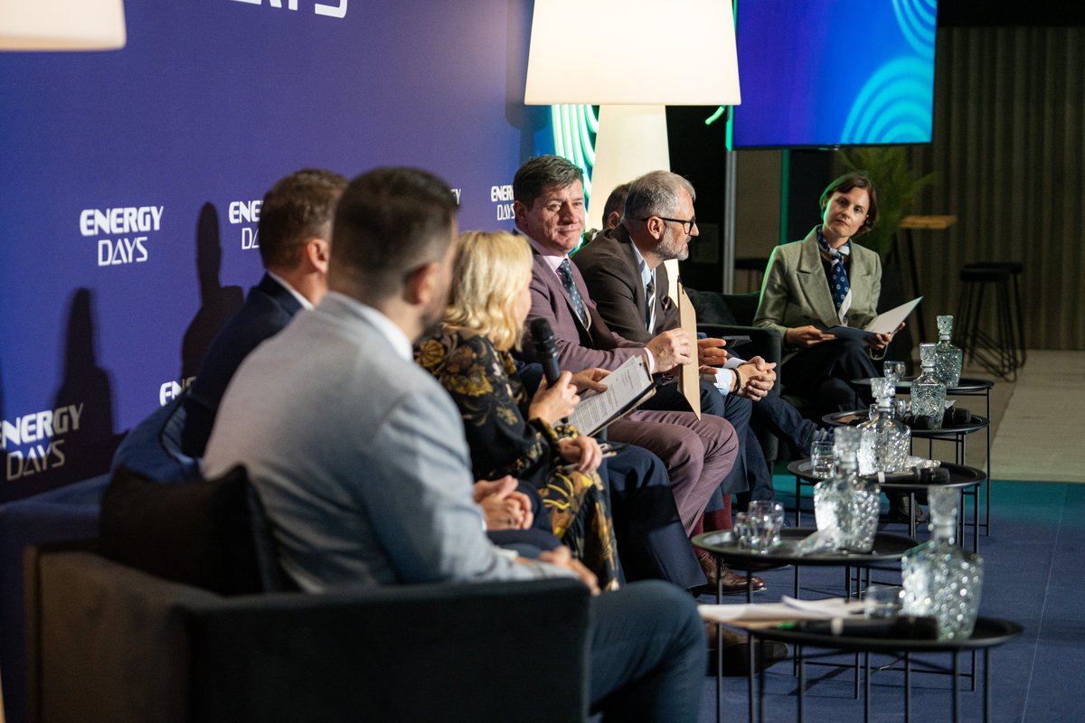 PTEC_'s tweet image. 💬 Dziękujemy panelistom dyskusji „Ciepłownictwo w obliczu wyzwań” podczas #Energy_Days w Katowicach!🔥⚡ Rozmawialiśmy o kondycji sektora, potencjale #sectorcoupling, inwestycjach, regulacjach i kierunkach dekarbonizacji #Katowice #PTEC #ciepłownictwo #dekarbonizacja #energetyka