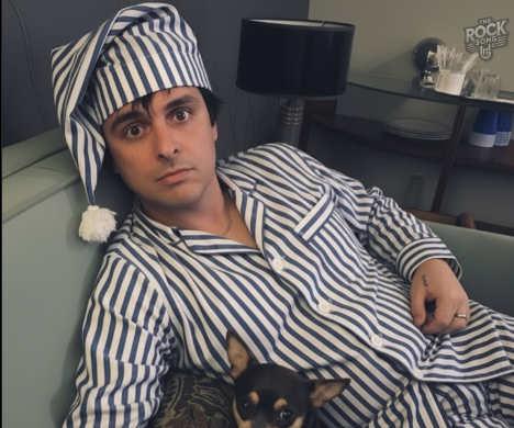adryano14's tweet photo. @billiejoe !!!
ACABOU SETEMBRO !!!!
ACORDAAAA !!!

🎵 Wake me up, when september ends!🎵 https://t.co/jtsNn1cc34