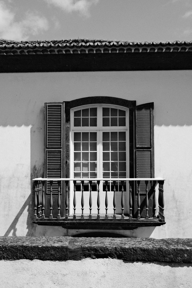RobinE55er's tweet photo. Tiny quit balcony
#Fujifilm #Voigtländer #BlackAndWhitePhotography #StreetPhotography https://t.co/KEsSYqpXpV