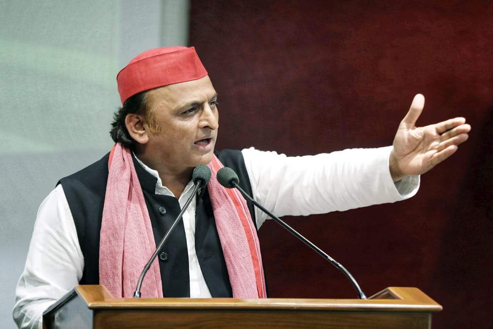 आज समाजवादी पार्टी के कद्दावर नेता आजम खान जी का वीरेश पाण्डेय जी के साथ इंटरव्यू देखा,

इसमें उन्होंने अखिलेश यादव जी को लेकर एक बड़ी बात बोली है।

वीरेश पाण्डेय- क्या आप अखिलेश यादव को भविष्य का प्रधानमंत्री मानते हैं?

आजम खान- होना तो चाहिए, उनके अंदर वो सारे तालीम और तजुर्बे