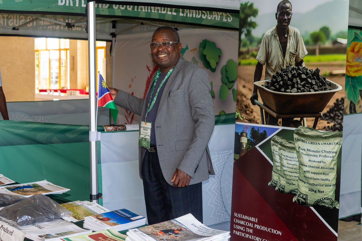 FAOMozambique's tweet image. 💡 Unlocking green finance! 💚

The #DSLIP Private Sector Day in Maputo connects smallholders, governments &amp;amp; investors to catalyze sustainable supply chains.

#GreenFinance #ClimateResilience