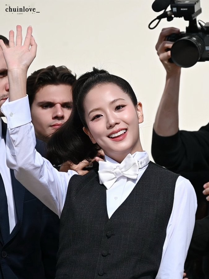 World Music Awards (@worldmusicaward) on Twitter photo Dior Princess #JISOO looks beyond beautiful and confident as she salutes her adoring fans at the #Dior Event in Paris!๐ช๐ธโจ๐ซ๐๐คฉ๐ฅ ๐ฅ๐ค๐ถโโ๏ธ๐ โจ๐ผ๐จ๐ต๐ฅ๐ฅ๐๐ค
DIOR PRINCESS JISOO AT PFW
#JISOOxDiorSS26
#JISOOxDior
<a href="/officialBLISSOO/">BLISSOO</a>
#JISOOxDiorSS26 #JISOOxDior Dior Princess #JISOO looks beyond beautiful and confident as she salutes her adoring fans at the #Dior Event in Paris!๐ช๐ธโจ๐ซ๐๐คฉ๐ฅ ๐ฅ๐ค๐ถโโ๏ธ๐ โจ๐ผ๐จ๐ต๐ฅ๐ฅ๐๐ค
DIOR PRINCESS JISOO AT PFW
#JISOOxDiorSS26
#JISOOxDior
<a href="/officialBLISSOO/">BLISSOO</a>
#JISOOxDiorSS26 #JISOOxDior