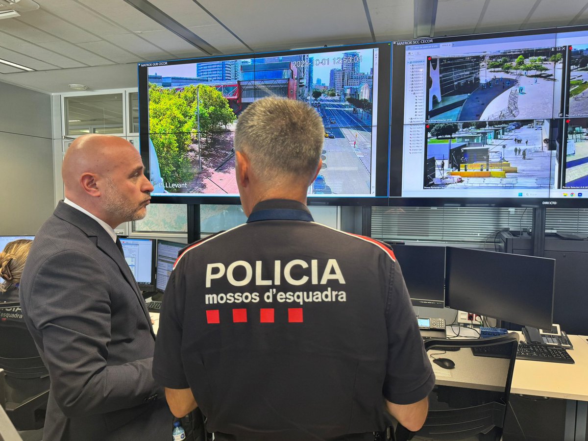 carlosprietogo's tweet photo. Després de presidir la Junta de Seguretat efectuada a Barcelona la setmana passada per la celebració del congrés #Mondiacult25, avui he volgut acostar-me al Centre de Coordinació Operativa (CECOR) ubicat al complex policial Egara de @mossos. 

He preguntat l'avaluació que feien els diferents cossos desplegats, @guardiacivil, @policia, @mossos i @GUBBarcelona en matèria de seguretat. 

La cooperació policial fa que Barcelona sigui una ciutat perfecta per als grans esdeveniments internacionals. I els que vindran!