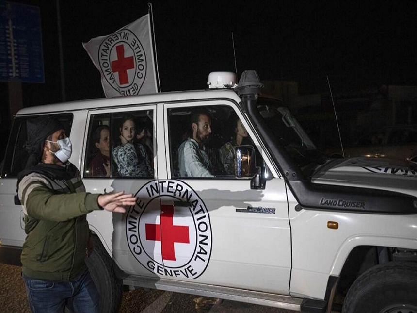 NotiClipve's tweet photo. Ataques en Gaza obligan a la Cruz Roja a replegarse al sur del enclave https://t.co/BcWWIfdK2r https://t.co/Gw8zyLde0I
