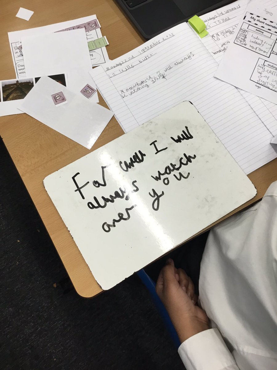BentleyWestWS2's tweet image. Year 6 have engaged in shared writing as we write our next paragraph in our narrative. Year 6’s writing is amazing. #BWwriting
