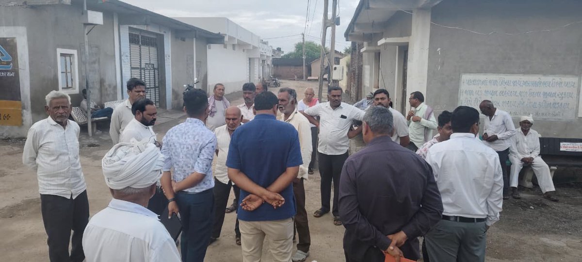 આજરોજ ગઢડા તાલુકાના વિરડી ગામે વારંવાર અનુભવાતા ભૂકંપના આંચકાની ફરિયાદ મળતા ગામની મુલાકાત કરવામાં આવી અને ગામ લોકોને ભૂકંપ સમયે રાખવાની થતી સાવચેતી બાબતે સમજૂત કરવામાં આવ્યા. <a href="/CMOGuj/">CMO Gujarat</a> <a href="/GujPRHDept/">Panchayat, Rural Housing & Rural Dev. Department</a> <a href="/Collectorbotad/">Collector & DM Botad</a> <a href="/DDOBOTAD/">District Panchayat office Botad</a> <a href="/InfoBotadGoG/">Info Botad GoG</a>